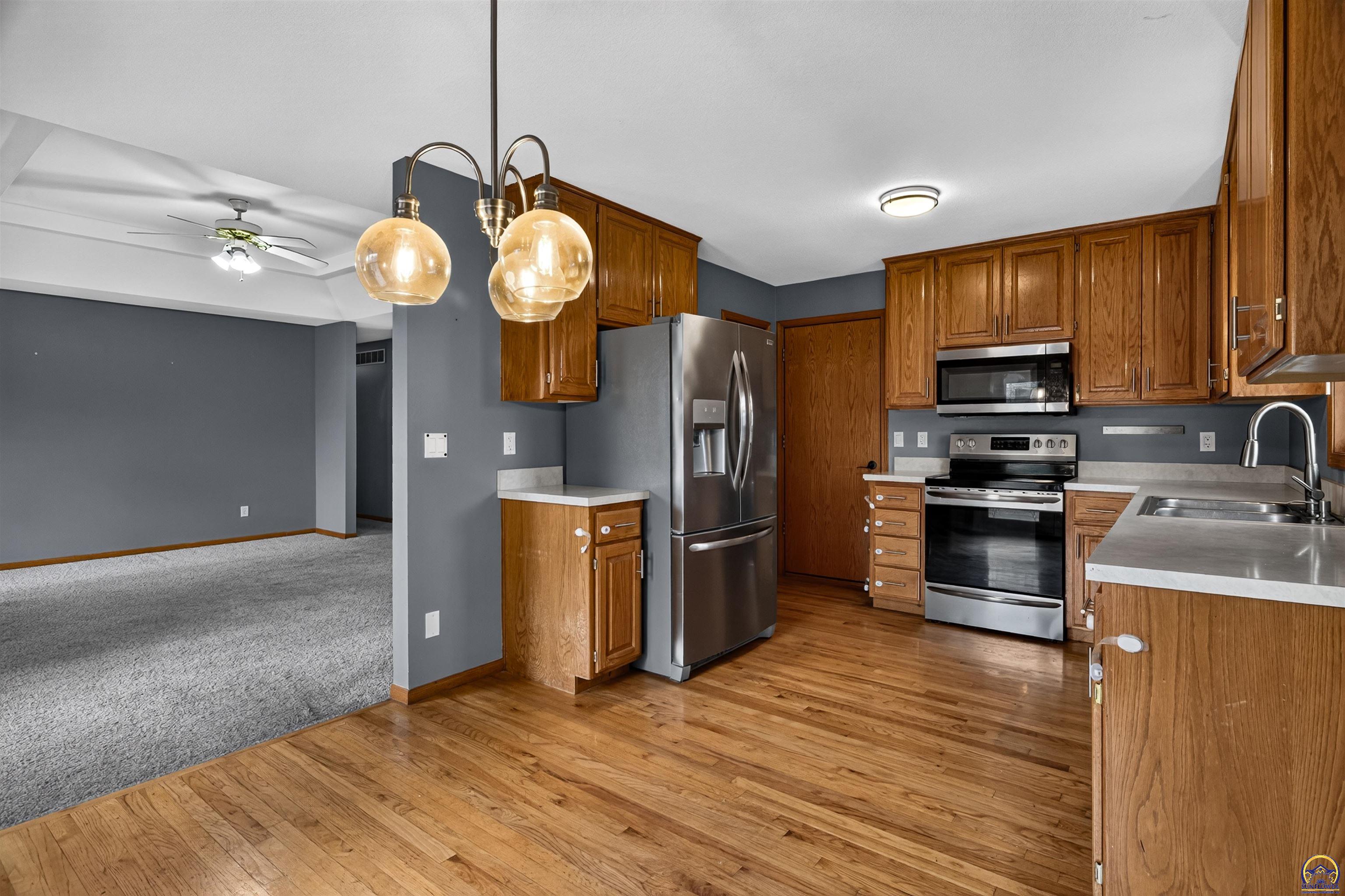 3909 Southwest 40th Street Topeka, KS 66610 - Photo 3 of 32