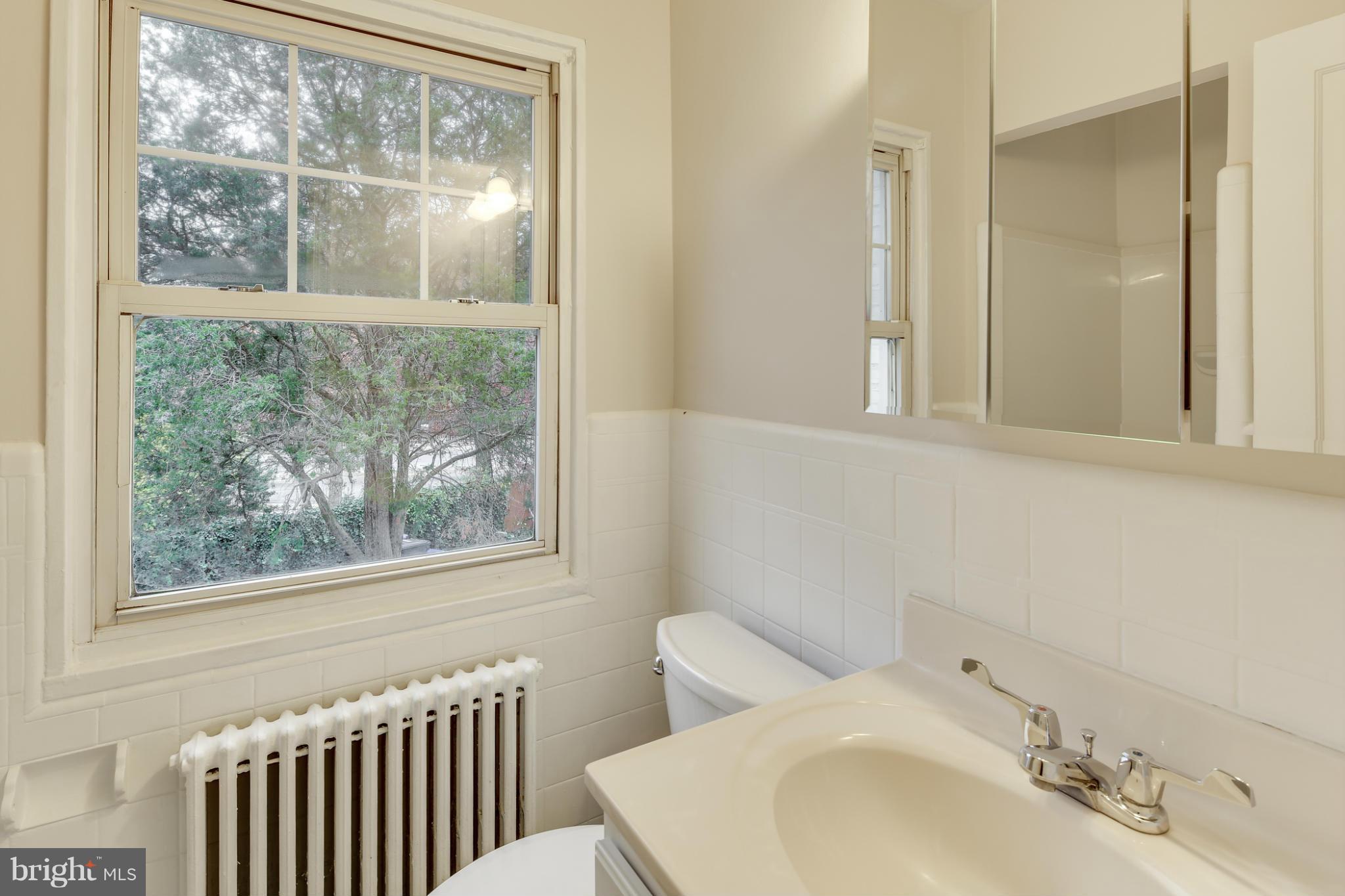 10210 Riggs Road Adelphi, MD 20783 - Photo 9 of 24 Powder Room