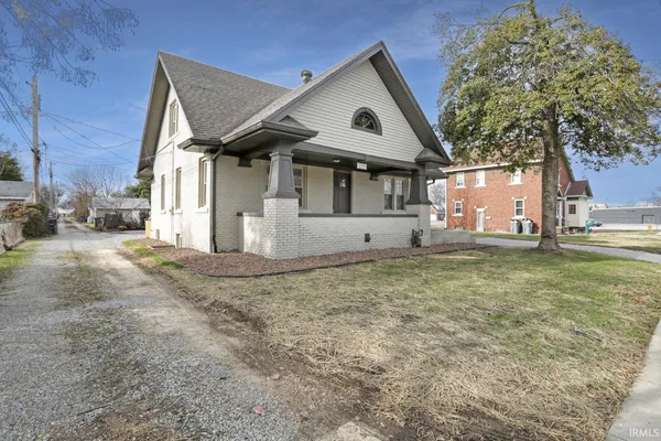 $2,050 | 657 South Weinbach Avenue, Evansville, IN 47714