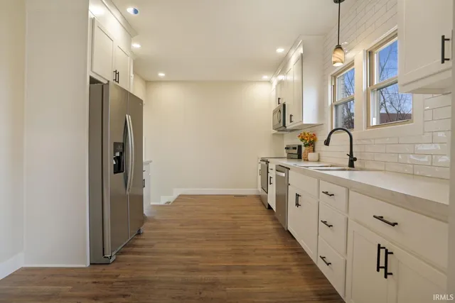 $2,150 | 657 South Weinbach Avenue, Evansville, IN 47714