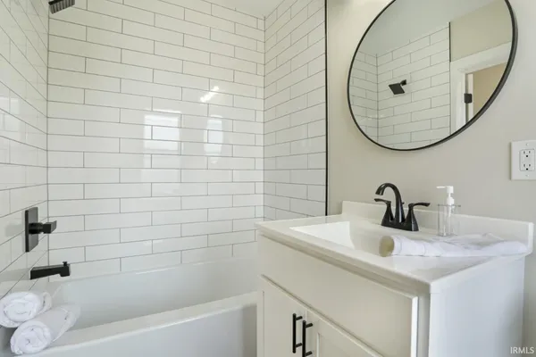 $2,050 | 657 South Weinbach Avenue, Evansville, IN 47714