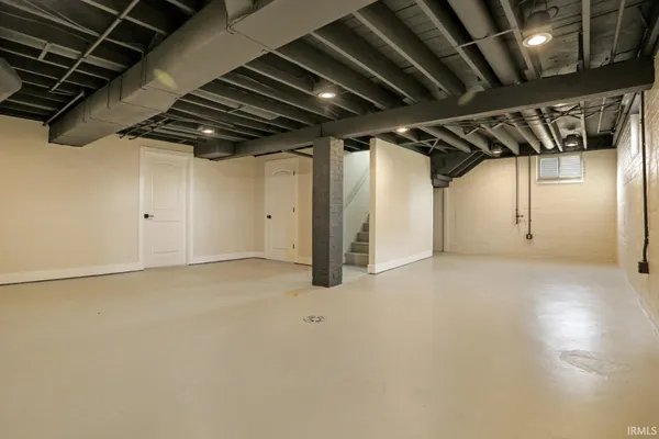 $2,050 | 657 South Weinbach Avenue, Evansville, IN 47714