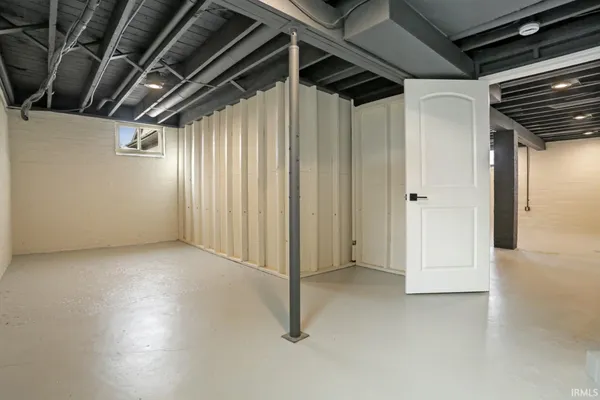 $2,050 | 657 South Weinbach Avenue, Evansville, IN 47714