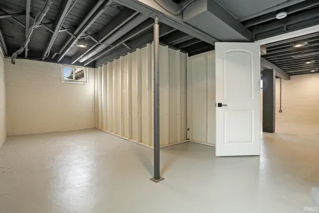 $2,150 | 657 South Weinbach Avenue, Evansville, IN 47714