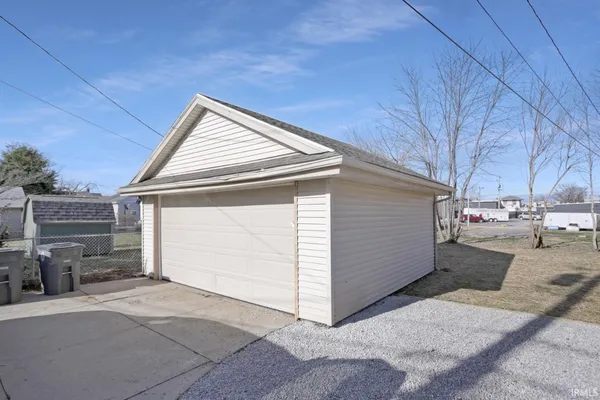 $2,050 | 657 South Weinbach Avenue, Evansville, IN 47714