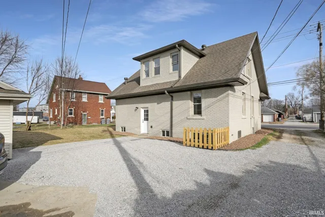 $2,150 | 657 South Weinbach Avenue, Evansville, IN 47714