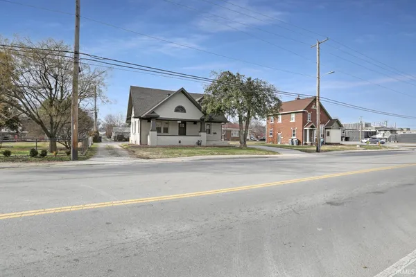 $2,050 | 657 South Weinbach Avenue, Evansville, IN 47714