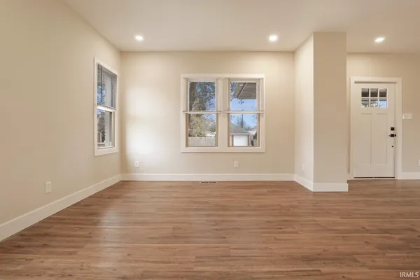 $2,050 | 657 South Weinbach Avenue, Evansville, IN 47714