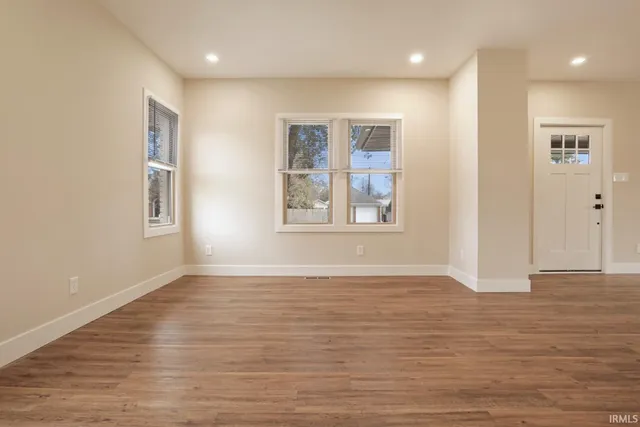 $2,150 | 657 South Weinbach Avenue, Evansville, IN 47714