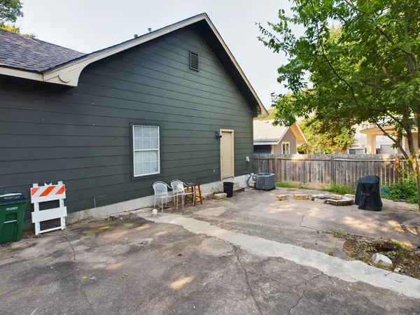 $5,400 | 1102 West 22nd Street, Austin, TX 78705