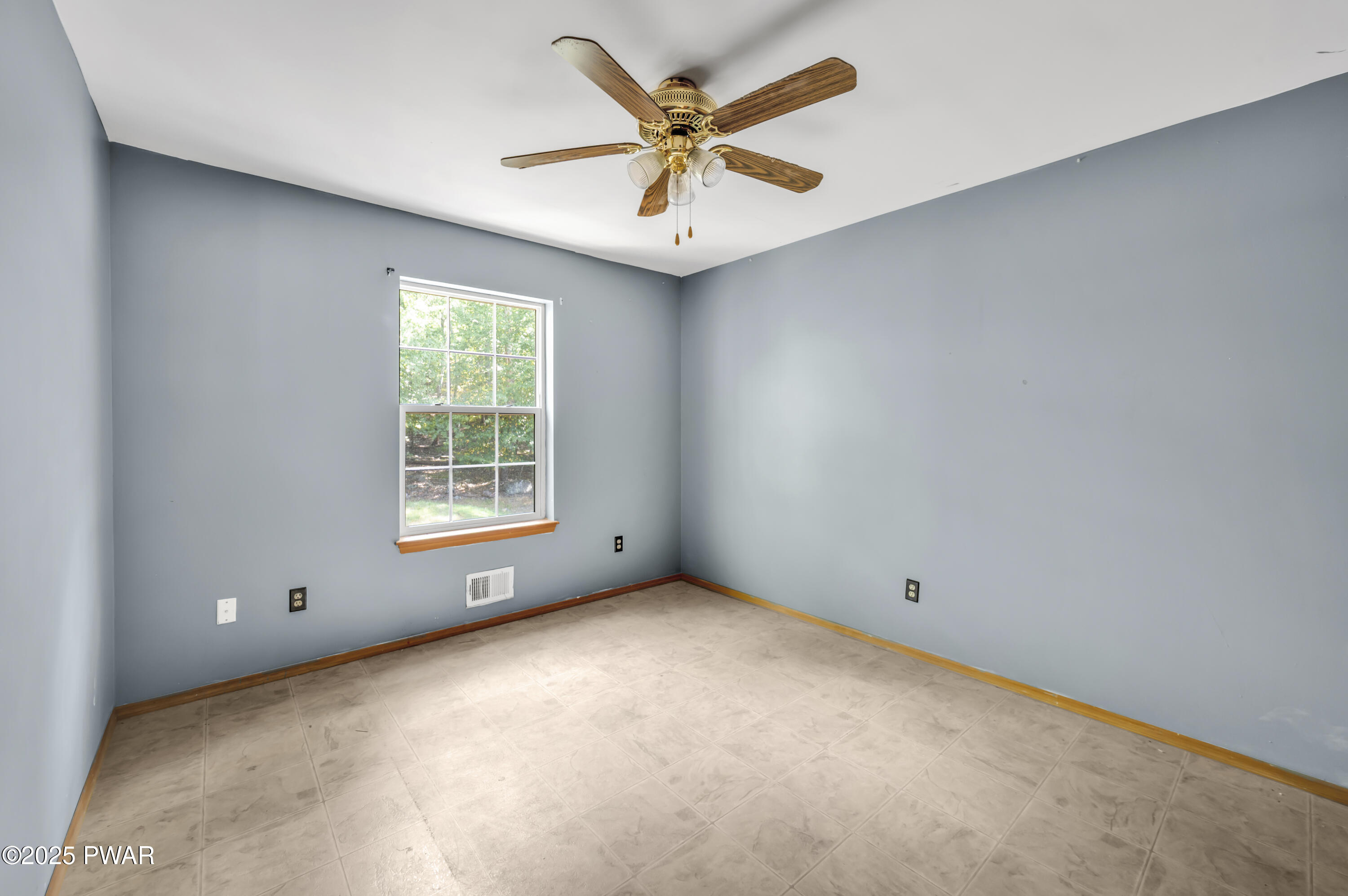 2117 Owl Pass Road Bushkill, PA 18324 - Photo 21 of 43