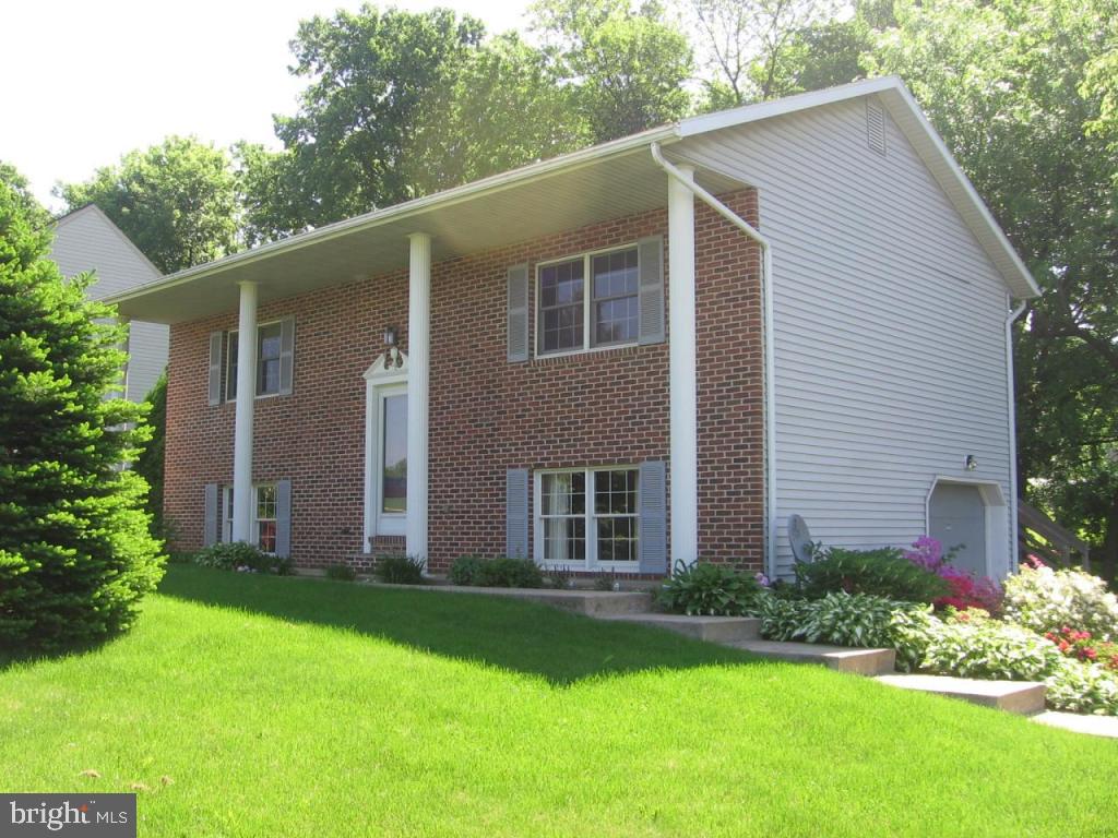 65 Browning Road Lancaster, PA 17602 - Photo 1 of 8 Gallery Image 1