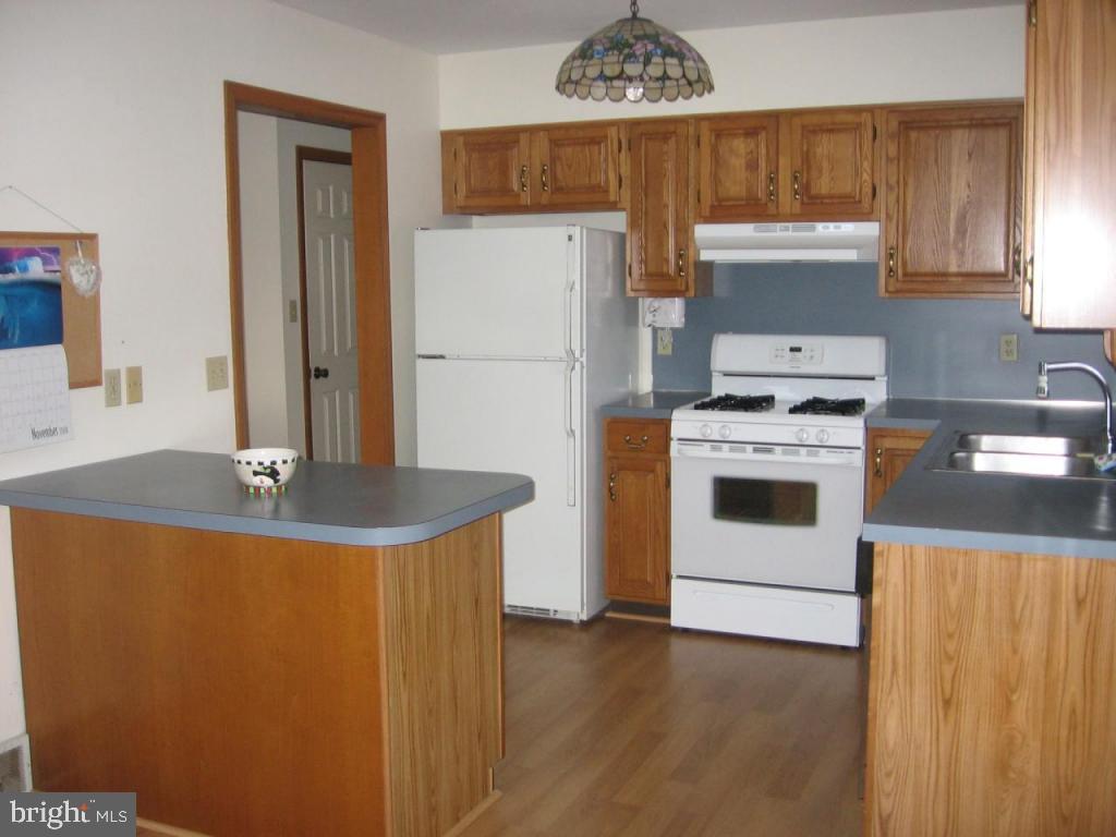 65 Browning Road Lancaster, PA 17602 - Photo 5 of 8 Gallery Image 5