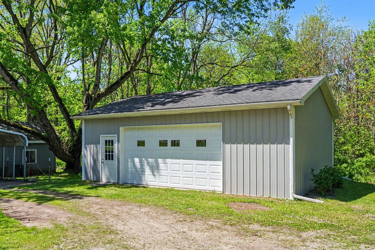310 South Philip Road Niles, MI 49120 - Photo 9 of 32