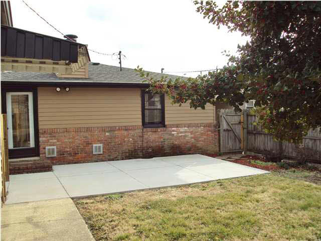 1121 West Mill Road Evansville, IN 47710 - Photo 3 of 16 Gallery Image 3