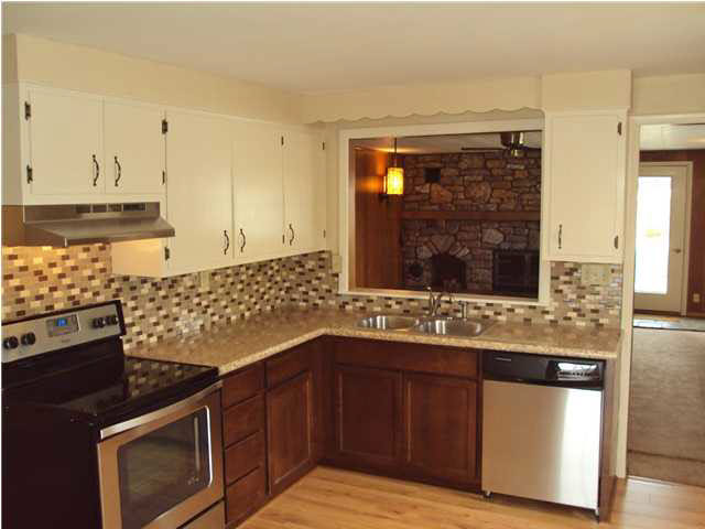 1121 West Mill Road Evansville, IN 47710 - Photo 7 of 16 Gallery Image 7