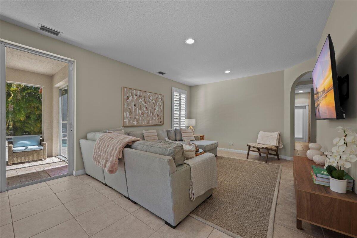 429 Oriole Circle Jupiter, FL 33458 - Photo 12 of 57 livingroom
