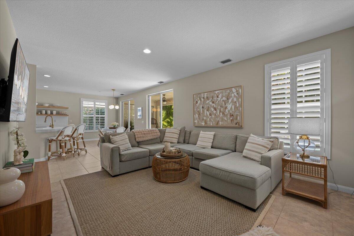 429 Oriole Circle Jupiter, FL 33458 - Photo 13 of 57 living room
