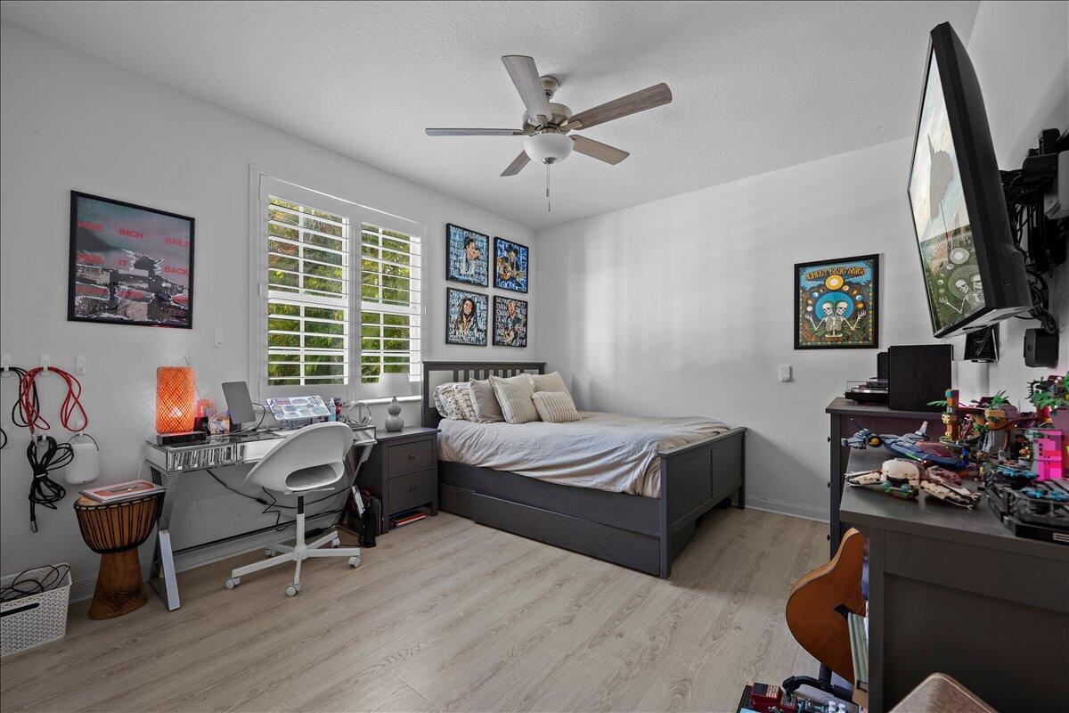 429 Oriole Circle Jupiter, FL 33458 - Photo 18 of 57 Downstairs bedroom 1