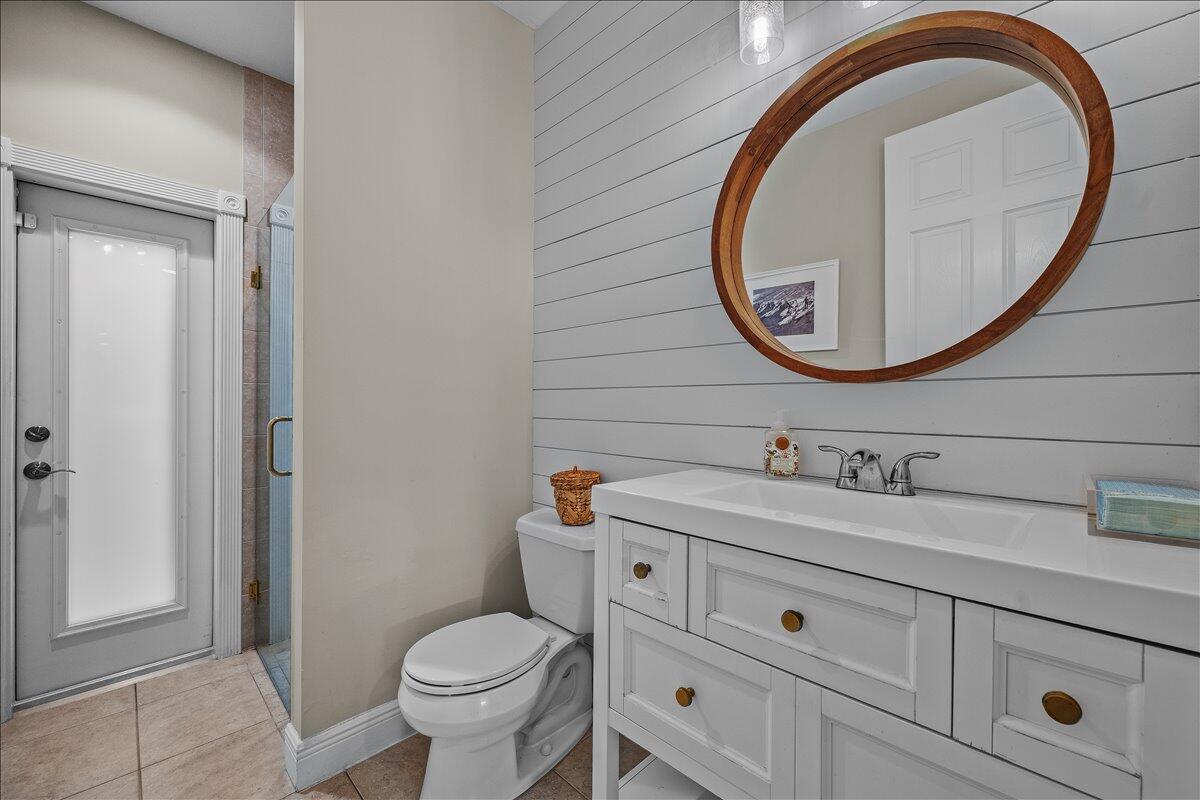 429 Oriole Circle Jupiter, FL 33458 - Photo 19 of 57 Downstairs full bath