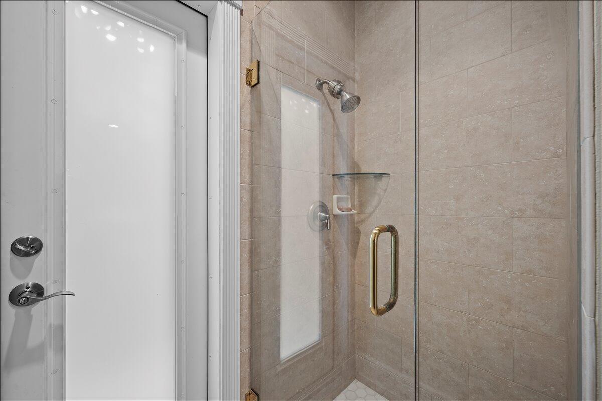 429 Oriole Circle Jupiter, FL 33458 - Photo 20 of 57 downstairs bath