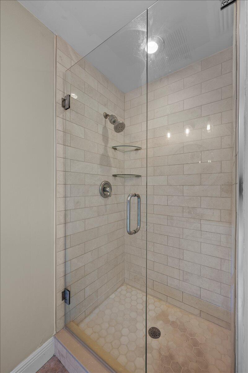 429 Oriole Circle Jupiter, FL 33458 - Photo 29 of 57 Master full bath