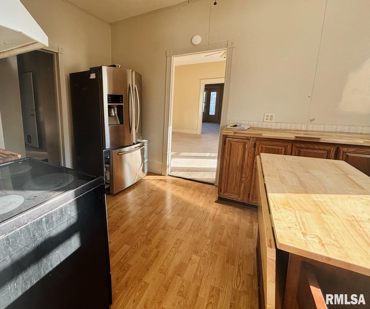 310 West Walnut Street Carbondale, IL 62901 - Photo 7 of 12 a view of kitchen with wooden floor and electronic appliances