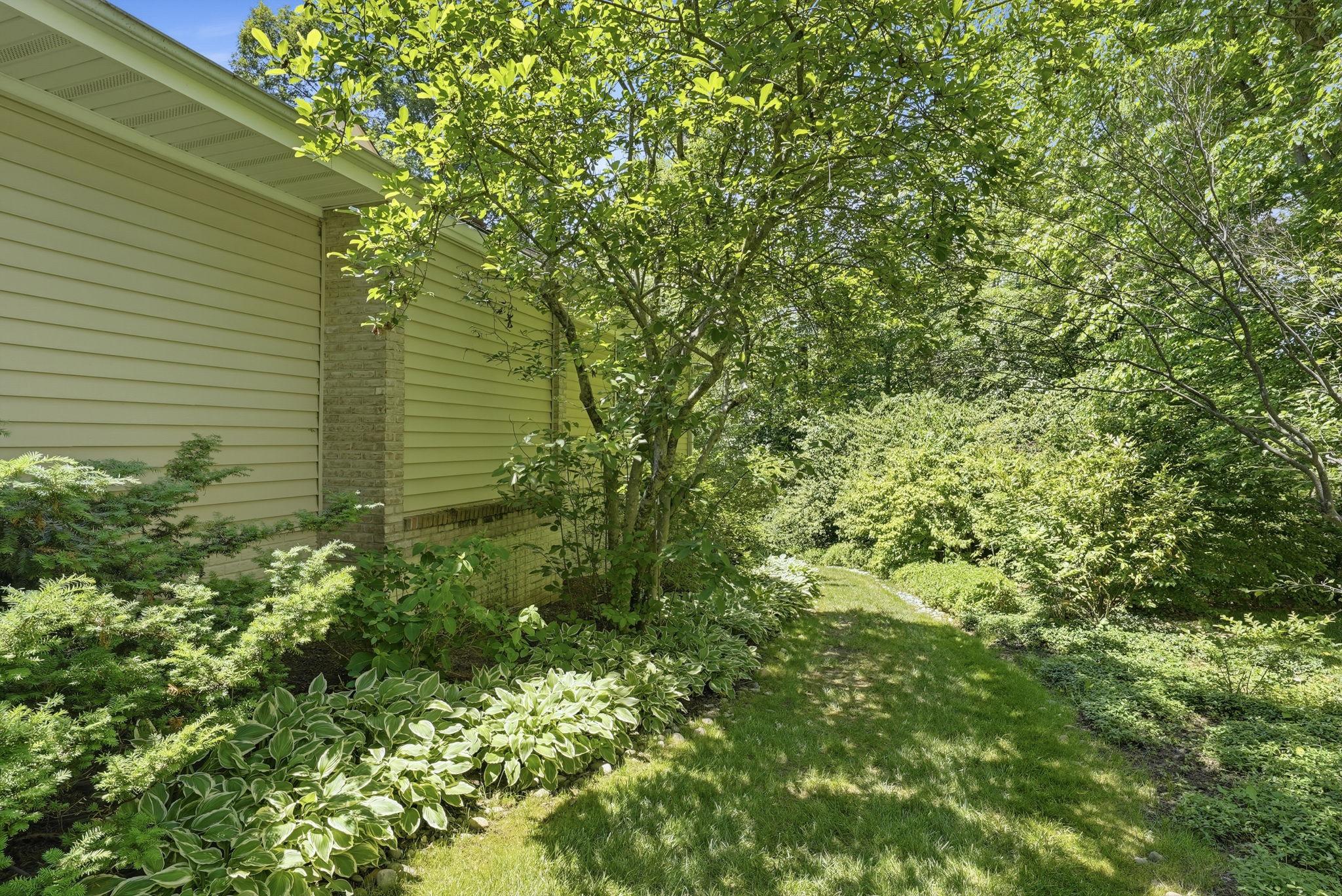 7512 Rambling Ridge Drive Fairfax Station, VA 22039 - Photo 52 of 64 Side Yard
