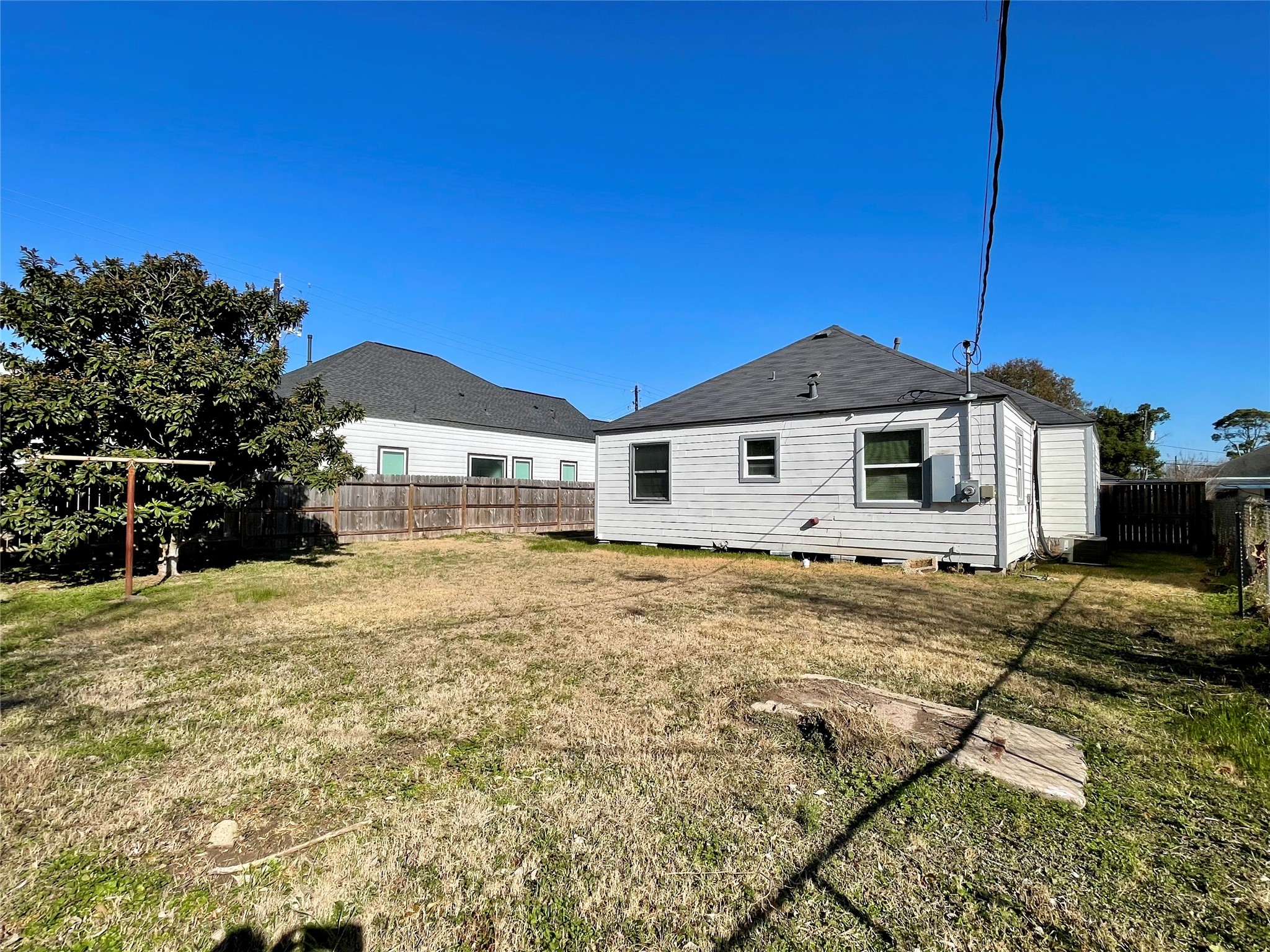 4504 Kingsbury Street Houston, TX 77021 - Photo 16 of 18 a house view with a backyard space