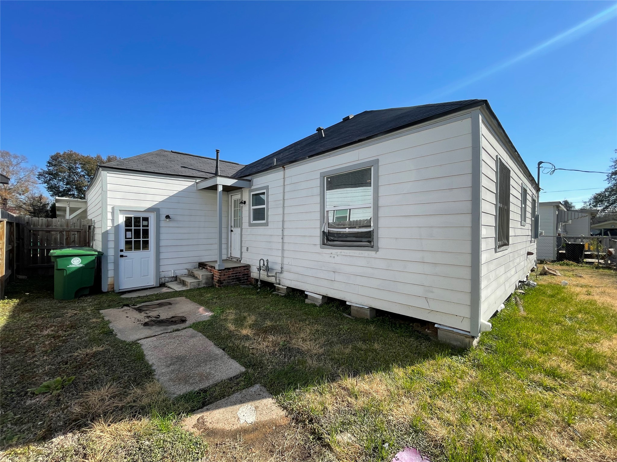 4504 Kingsbury Street Houston, TX 77021 - Photo 18 of 18 a view of a house with backyard and sitting area