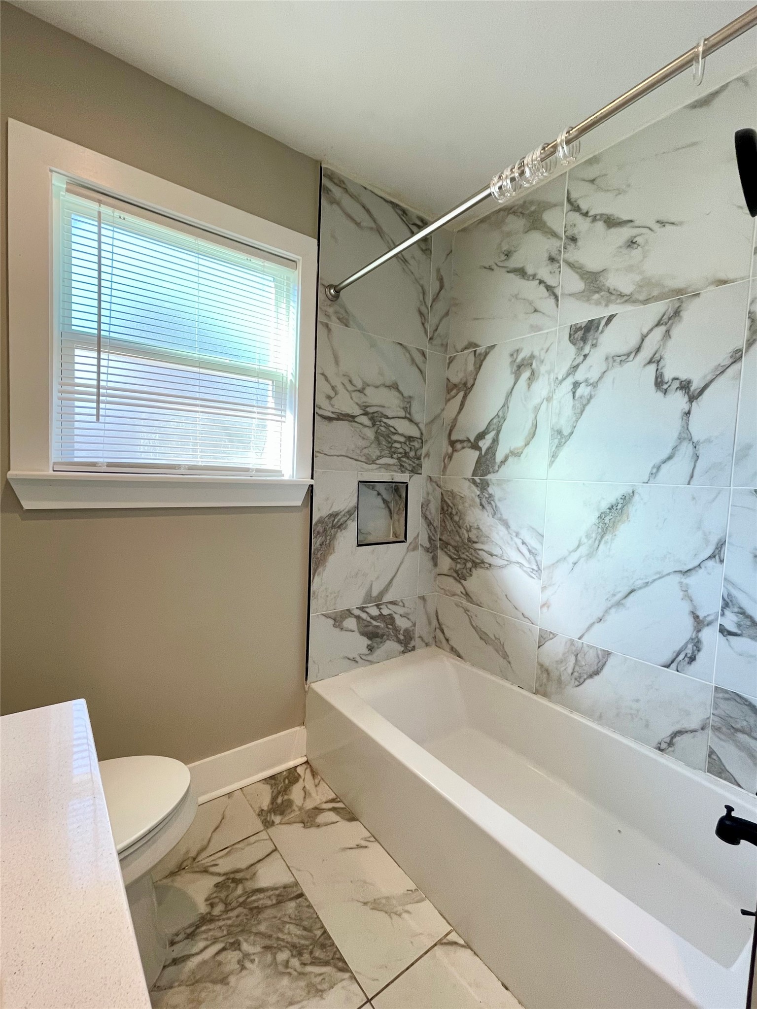 4504 Kingsbury Street Houston, TX 77021 - Photo 8 of 18 a bathroom with a bathtub and shower