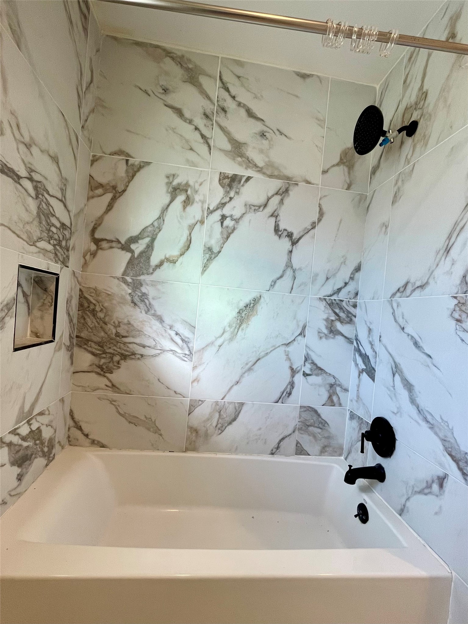 4504 Kingsbury Street Houston, TX 77021 - Photo 9 of 18 a bathroom with a bathtub