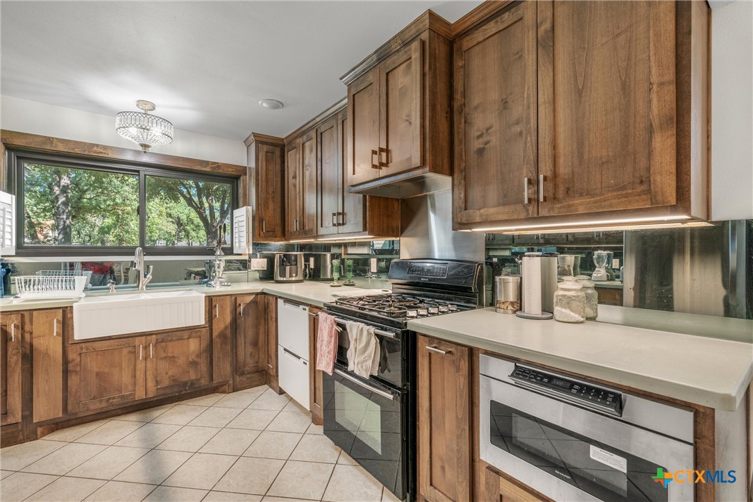 2007 O'Kelley Road Rockdale, TX 76567 - Photo 21 of 40 a kitchen with a stove a sink and a refrigerator