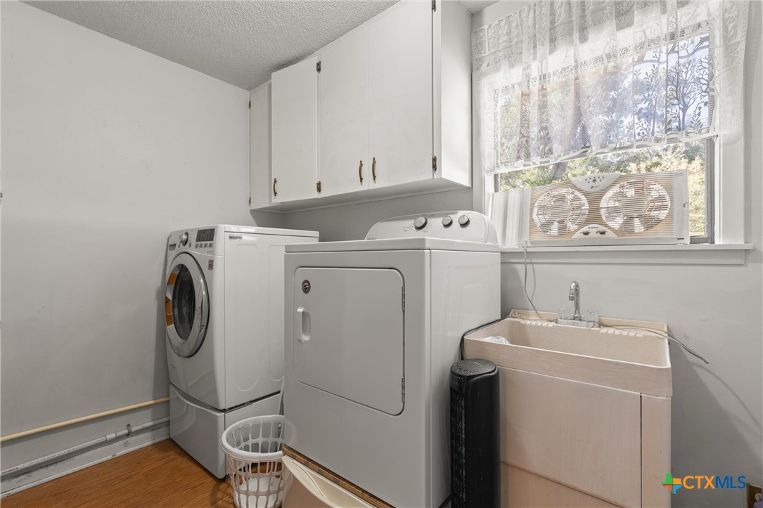 2007 O'Kelley Road Rockdale, TX 76567 - Photo 27 of 40 a utility room with dryer and washer