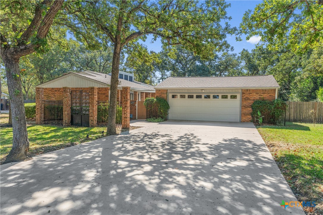 2007 O'Kelley Road Rockdale, TX 76567 - Photo 3 of 40 a front view of a house with garden