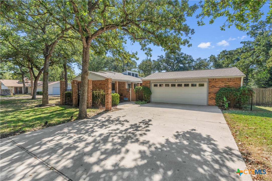 2007 O'Kelley Road Rockdale, TX 76567 - Photo 4 of 40 a front view of a house with a yard