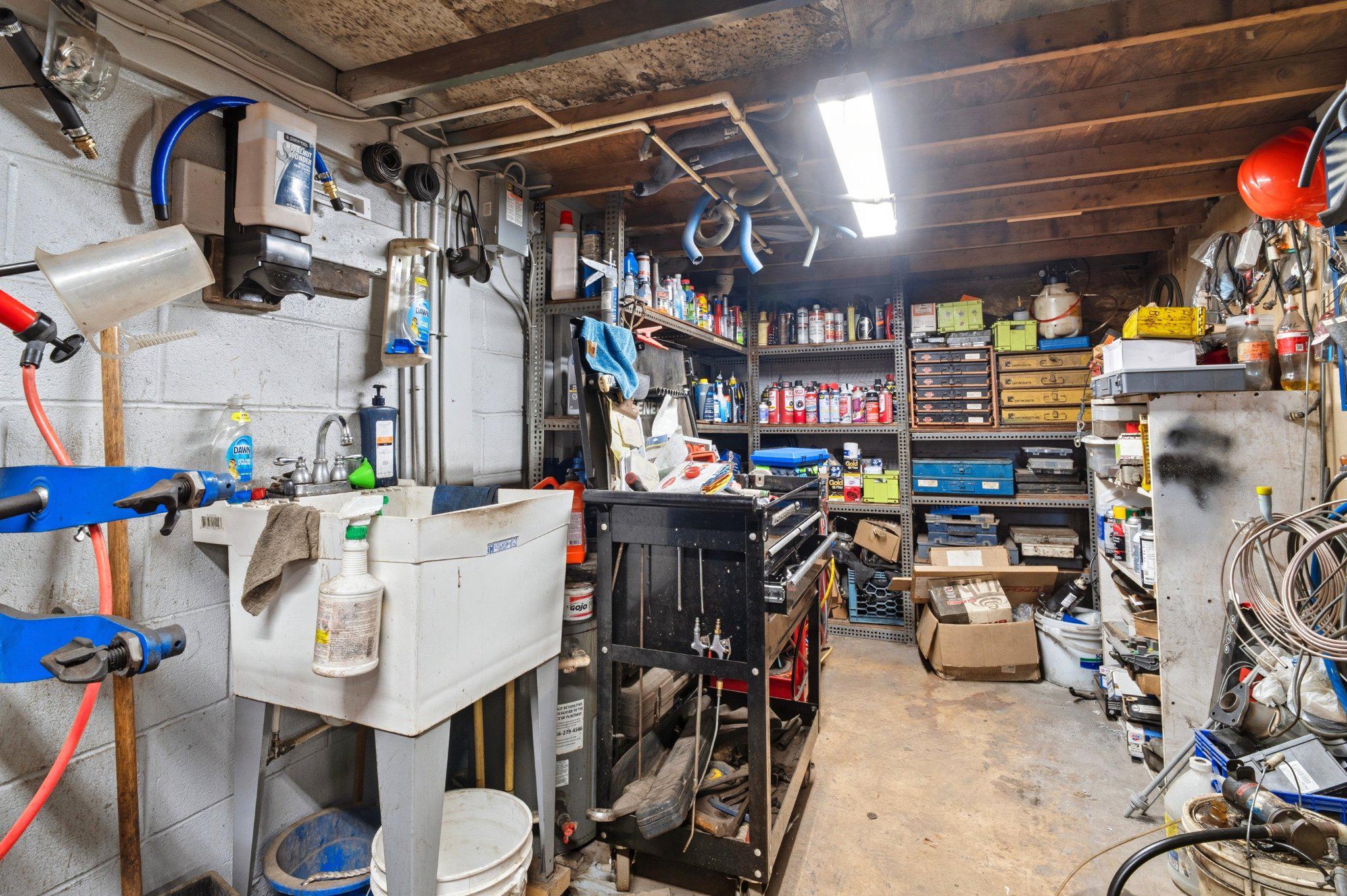 16700 Frederick Road Mount Airy, MD 21771 - Photo 42 of 45 16708 Frederick - Auto Repair Shop