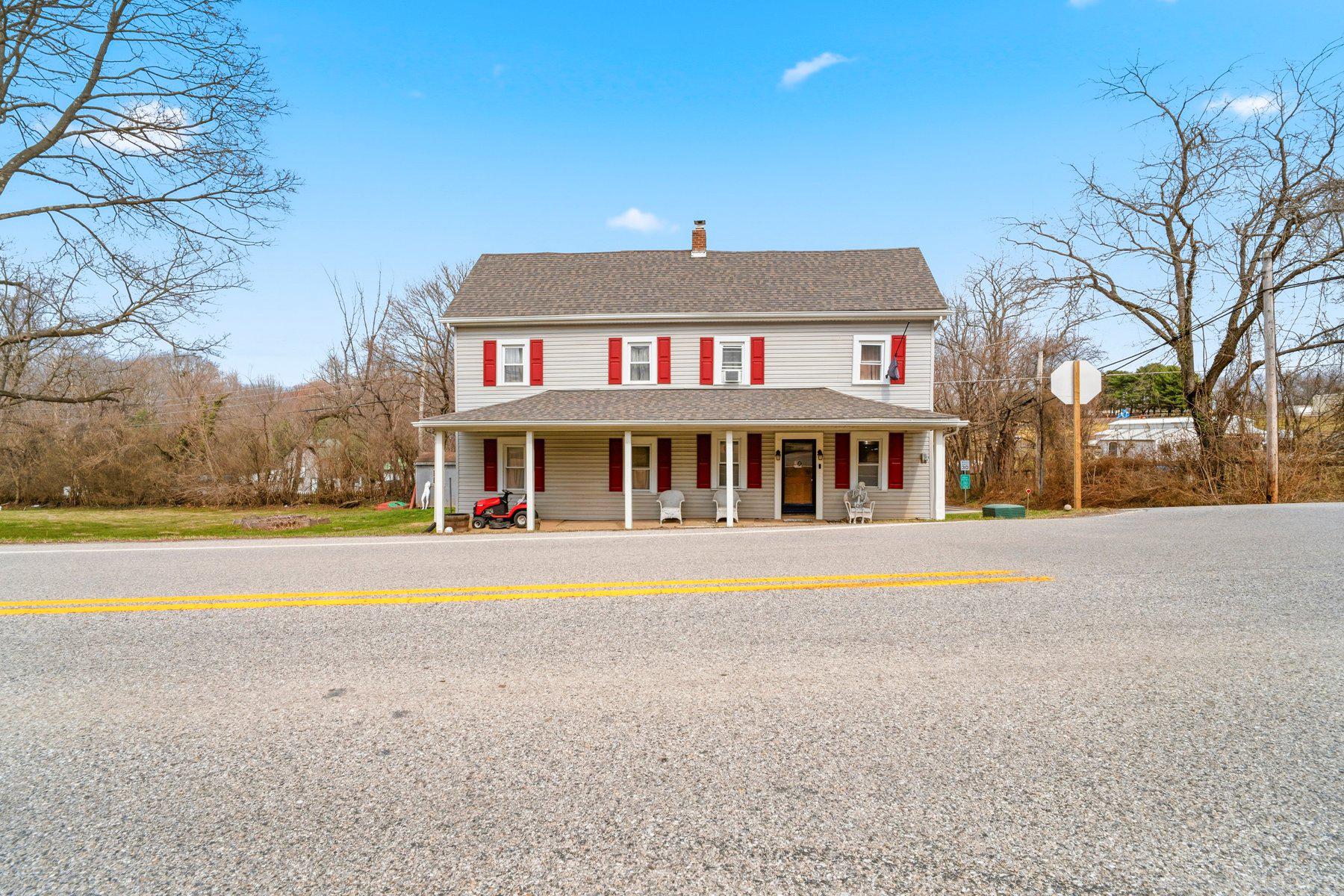 16700 Frederick Road Mount Airy, MD 21771 - Photo 5 of 45 16700 Frederick - Detached Home w/ Large Yard