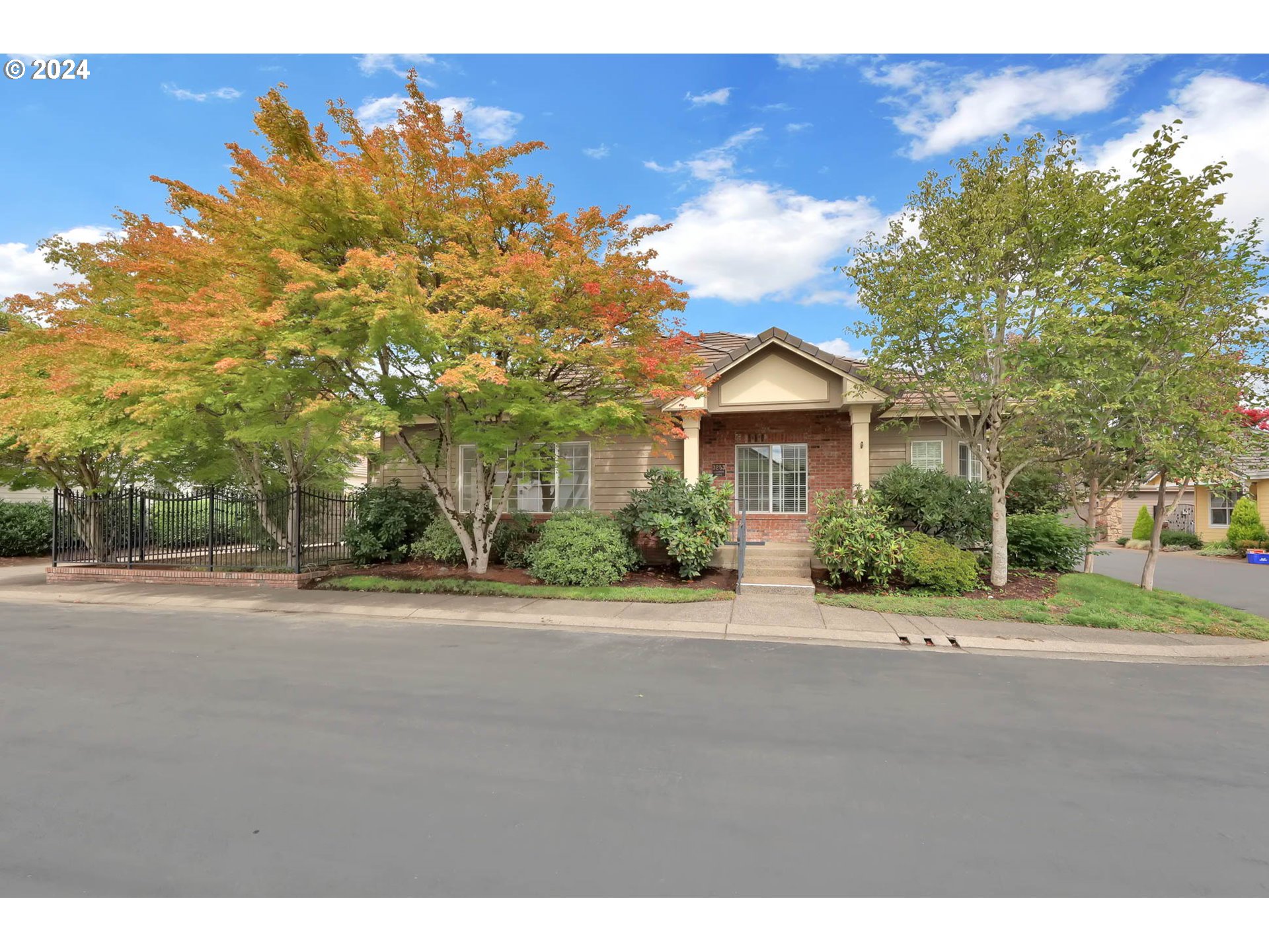 3253 Lakemont Drive Eugene, OR 97408 - Photo 2 of 40