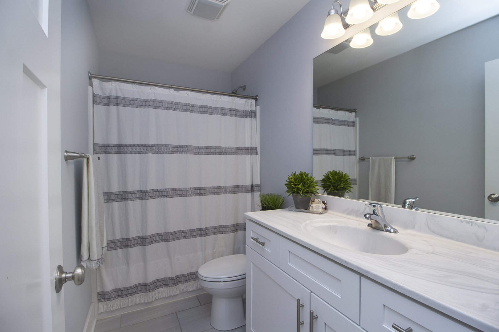 6104 Park View Drive Bourbonnais, IL 60914 - Photo 21 of 31 a bathroom with a sink a toilet and vanity