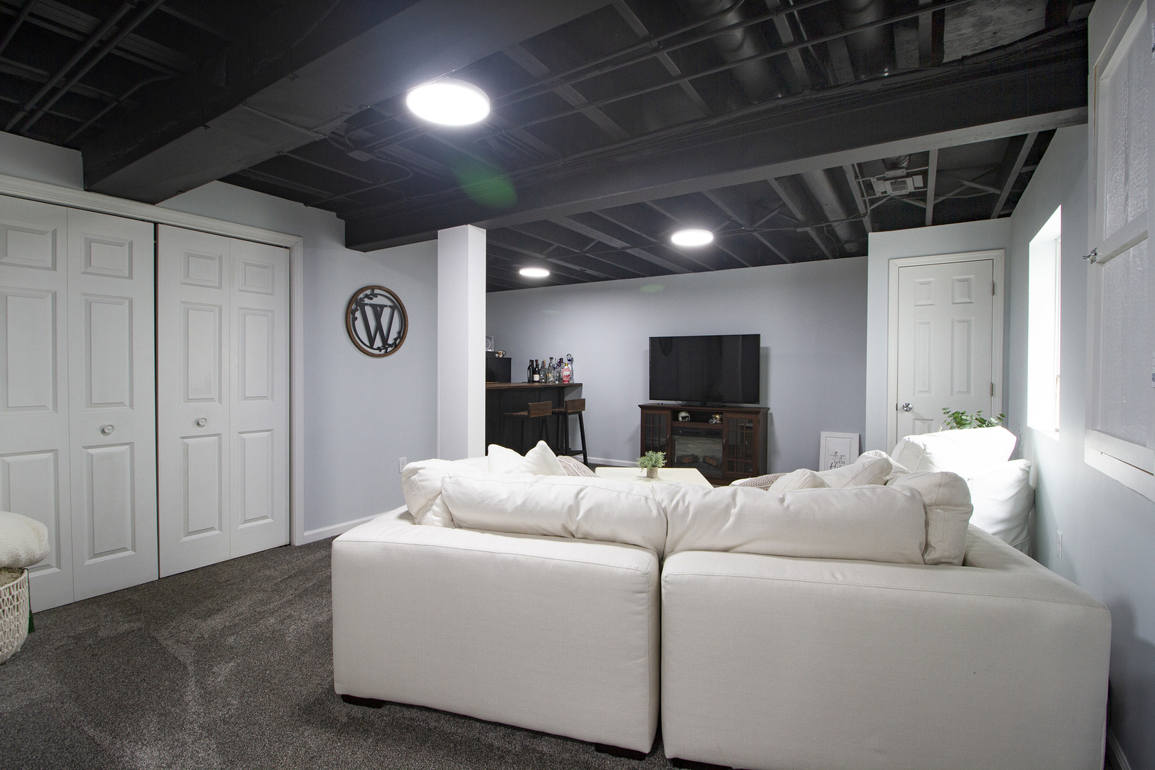 6104 Park View Drive Bourbonnais, IL 60914 - Photo 25 of 31 a living room with furniture and a flat screen tv