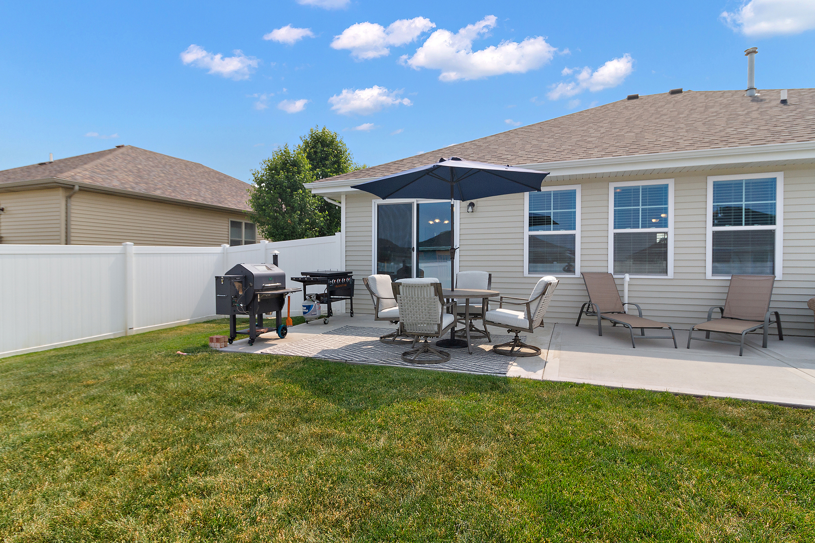 6104 Park View Drive Bourbonnais, IL 60914 - Photo 27 of 31 a backyard of a house with table and chairs