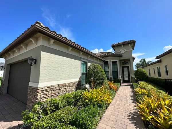 $3,400 | 697 Southeast Fascino Circle, Port St. Lucie, FL 34984