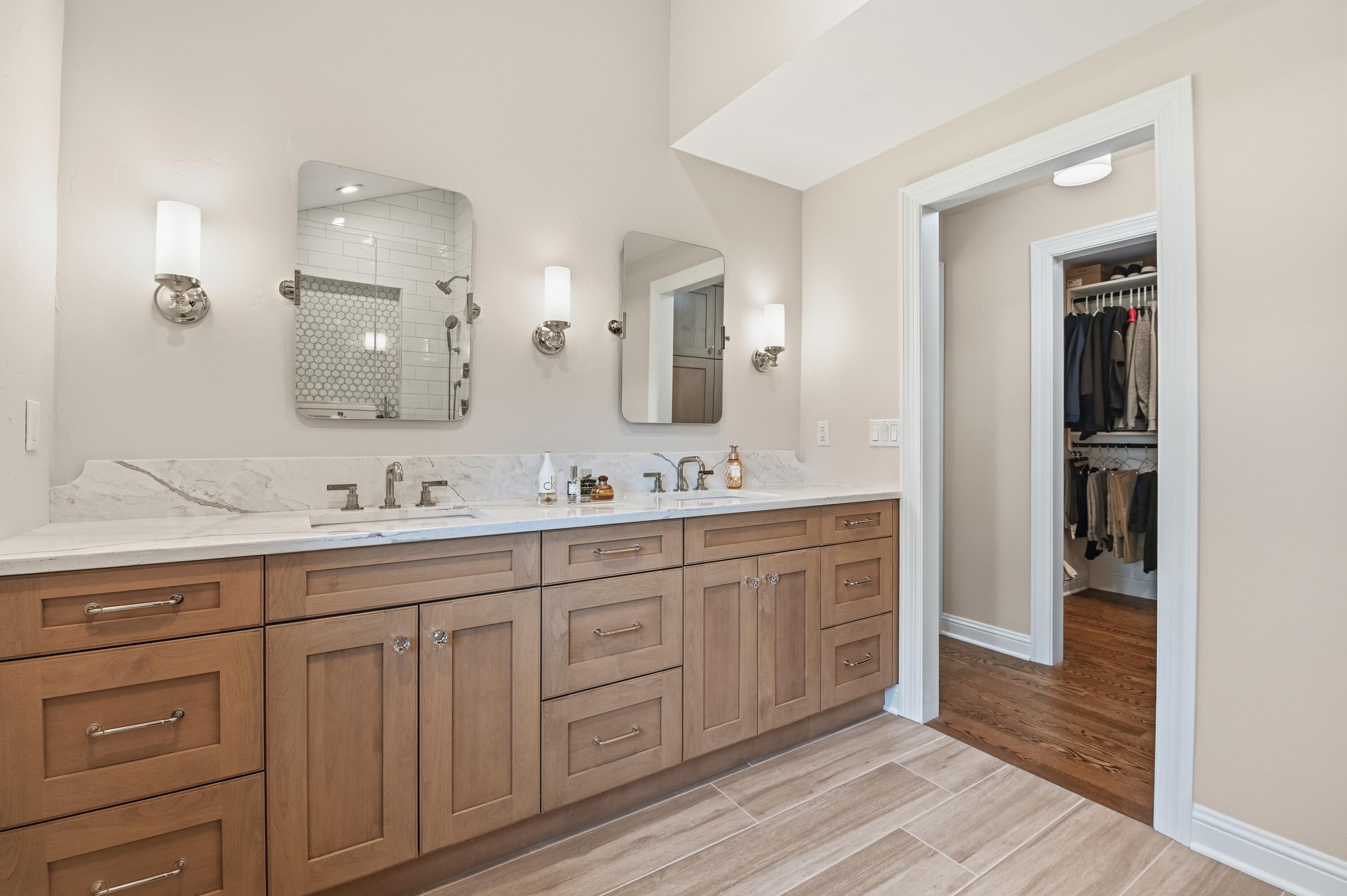 N28W30219 Red Hawk Court Delafield, WI 53072 - Photo 20 of 60 Primary Bathroom