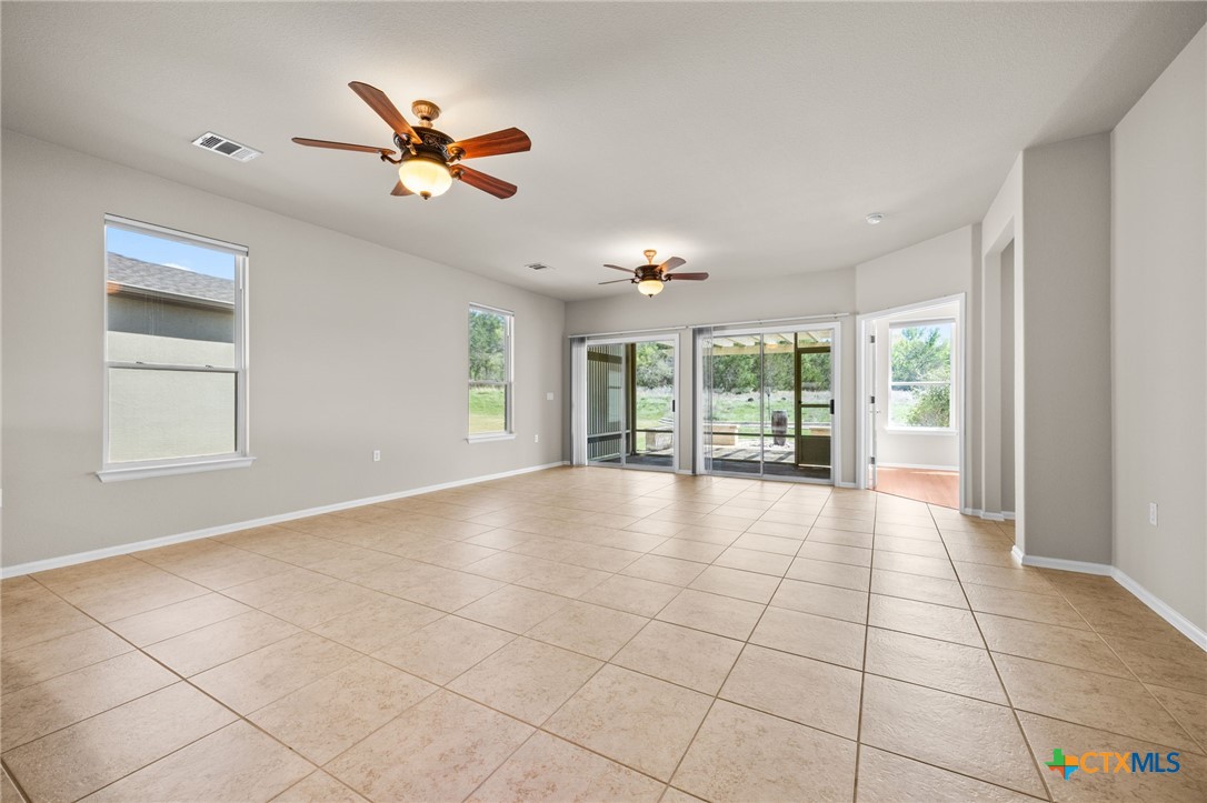 147 Prairie Creek Trail Georgetown, TX 78633 - Photo 3 of 31 Living Room