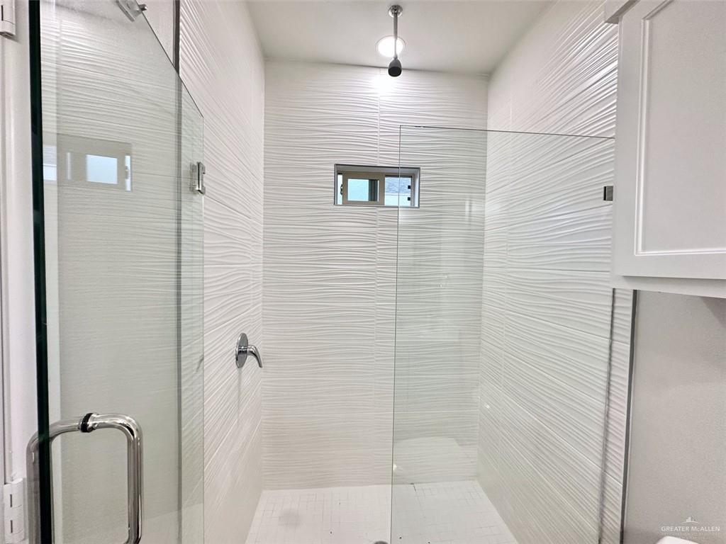 1208 Sucre Drive, Unit 3 Edinburg, TX 78541 - Photo 14 of 15 a bathroom with a shower