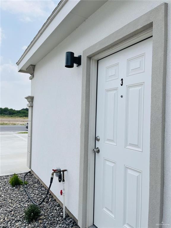1208 Sucre Drive, Unit 3 Edinburg, TX 78541 - Photo 3 of 15 a bathroom with a shower