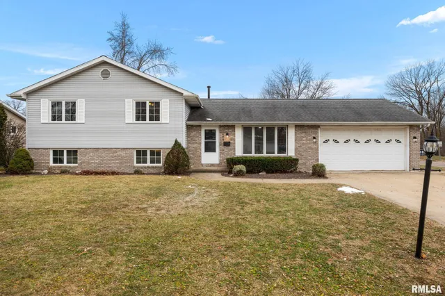$345,000 | 409 Briarbrook Drive, East Peoria, IL 61611
