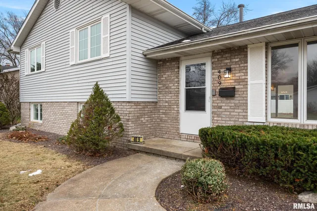 $345,000 | 409 Briarbrook Drive, East Peoria, IL 61611