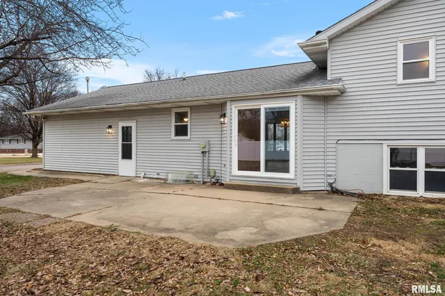 $345,000 | 409 Briarbrook Drive, East Peoria, IL 61611